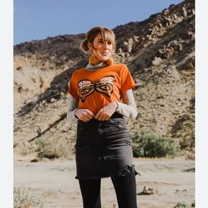 Dazey LA Ban the blind eye orange butterfly t-shirt size small